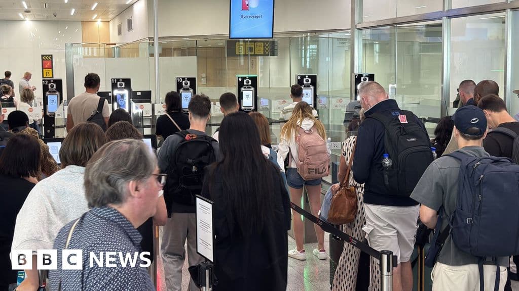ryanair-warns-of-queue-chaos-from-new-eu-border-system