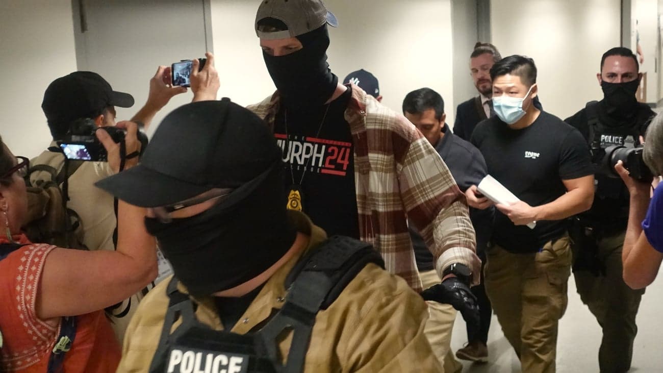 new-yorks-mask-ban-for-ice-agents-sparks-dueling-suits-with-doj