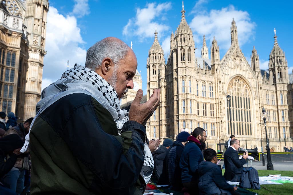 britains-sectarian-politics-narrative-is-a-dangerous-con