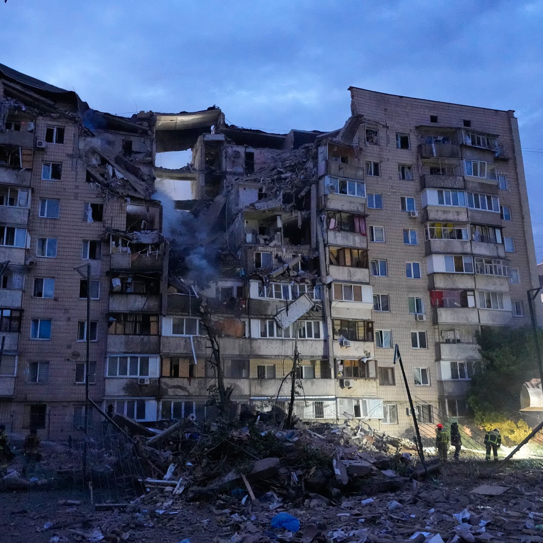 deadly-russian-strikes-rock-kyiv-on-eve-of-nato-summit