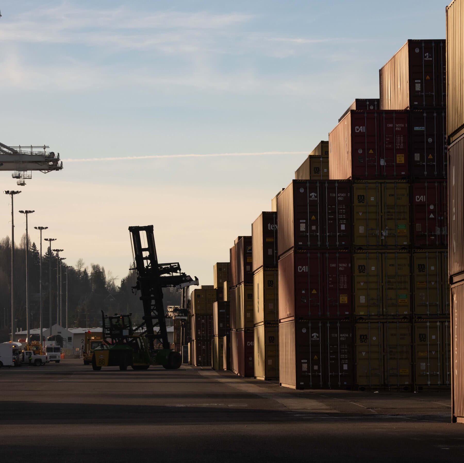 us-trade-deficit-widens-in-may-on-record-goods-imports