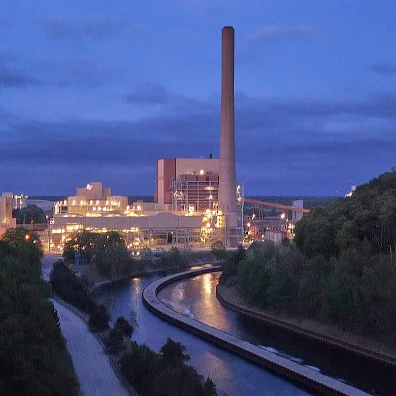 court-strikes-down-trump-order-to-keep-an-aging-coal-burning-plant-running