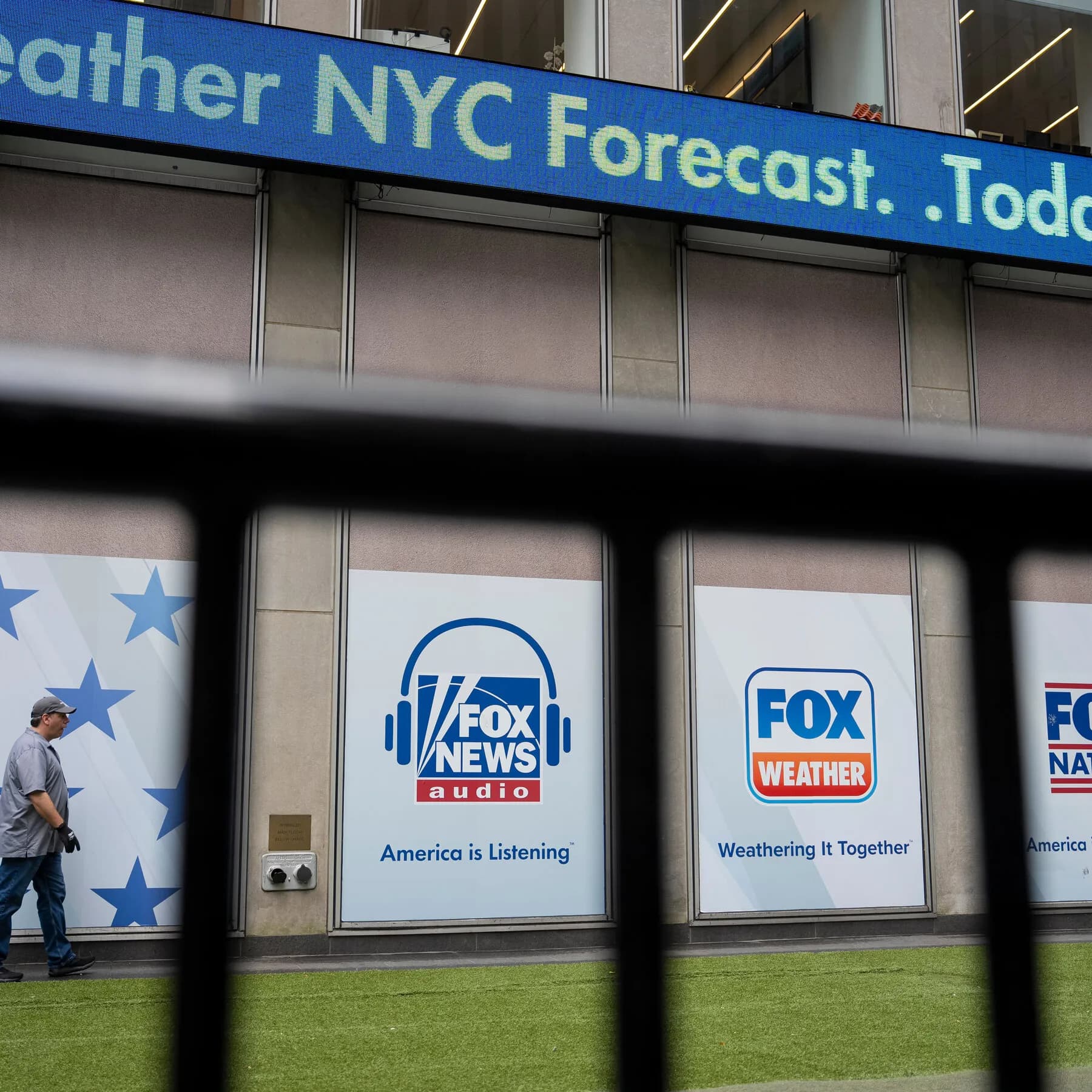 fox-news-finds-itself-at-odds-with-trump-on-press-ban