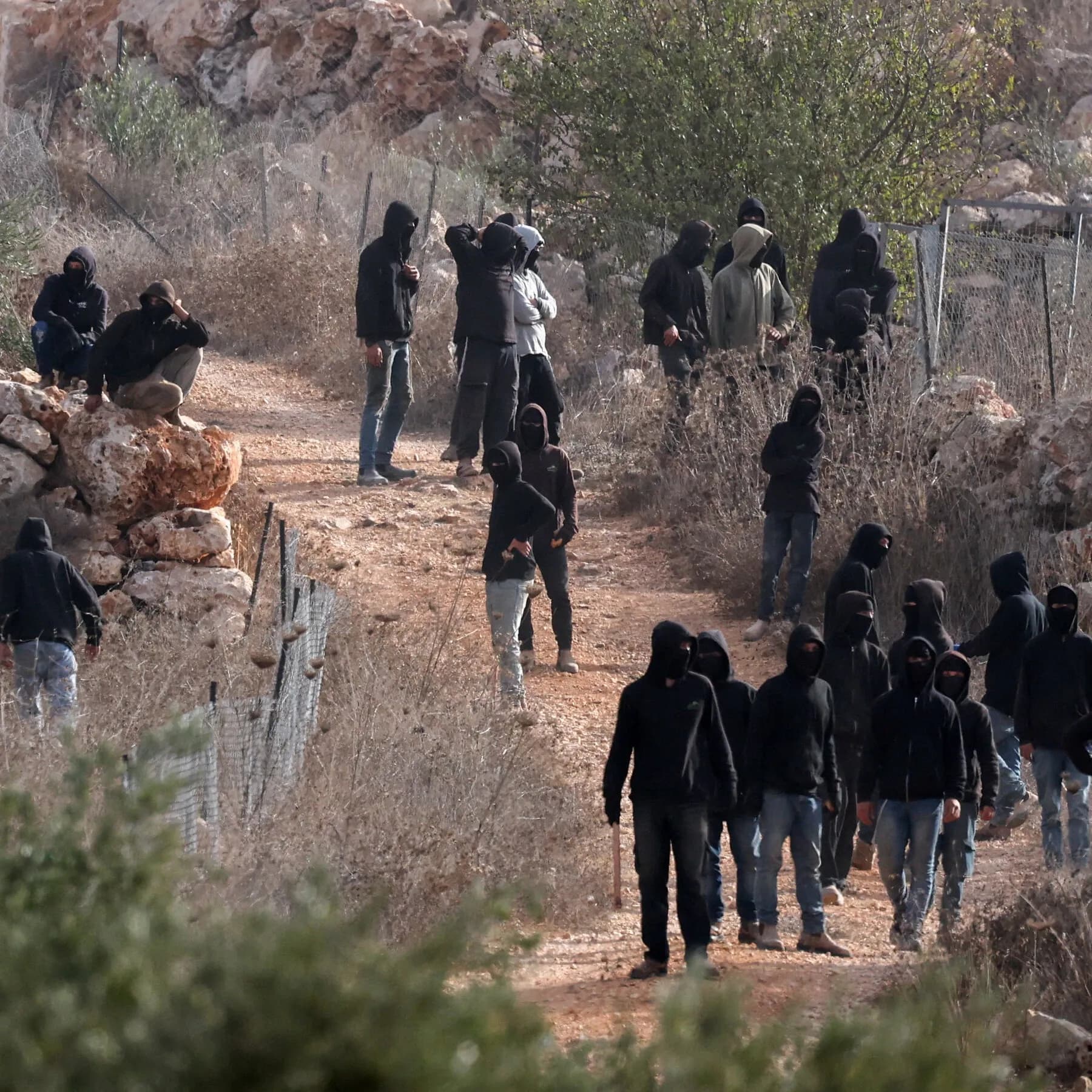 israeli-settlers-attack-palestinians-and-washington-post-journalist-in-west-bank